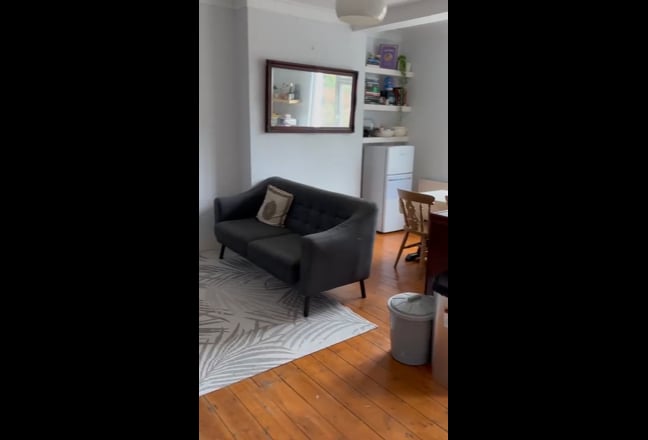 Spacious double + Annex| 10 mins to stations Main Photo