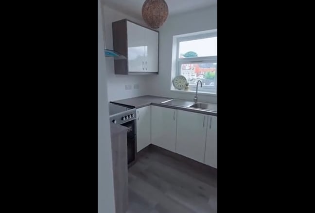 Studio flat to Let Main Photo