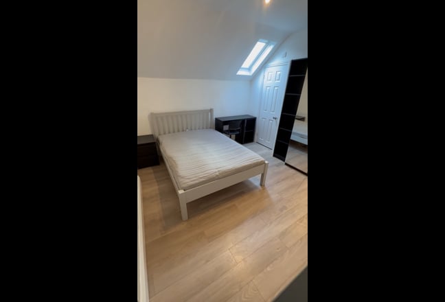  Large Double, En-Suite Very Close to City 600pcm  Main Photo