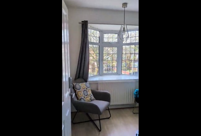 Ensuite Double Room King Bed - All Bills Included Main Photo