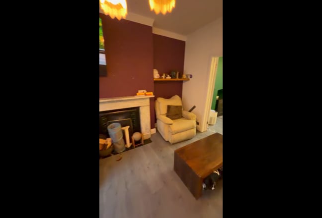 Bright Furnished Double Room Main Photo