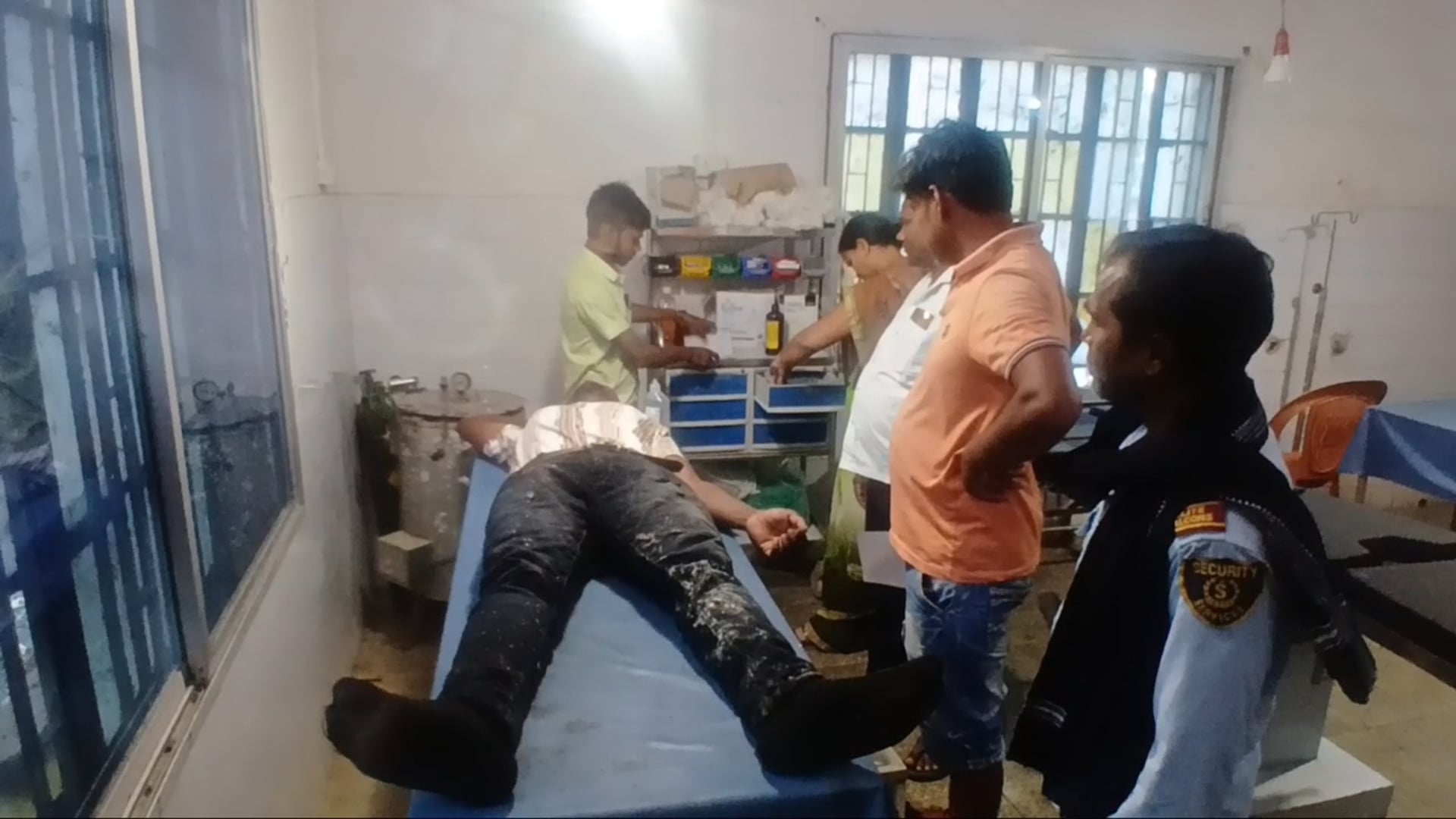 सड़क दुर्घटना में मोटरसाइकिल सवार युवक जख्मी पीएचसी में इलाज