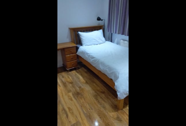 1 Large Room (double bed) to Rent in Mile End Main Photo