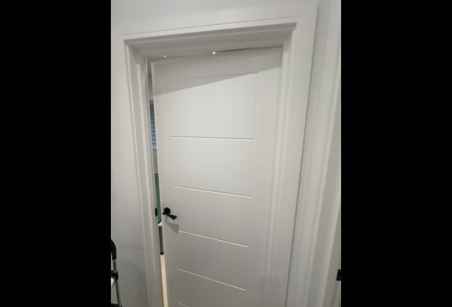 Single Room is Available Main Photo