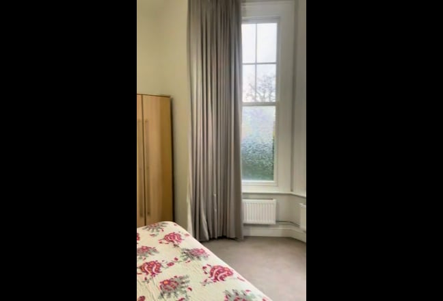 Exclusive large bedroom with victorian fireplace Main Photo