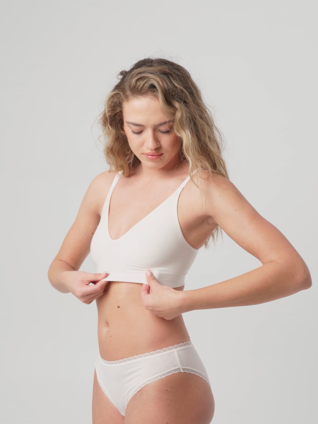 חזיית ברלט ללא ברזלים וללא ריפוד