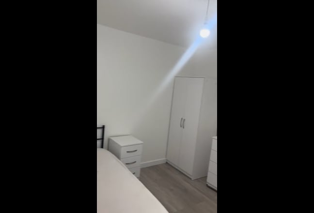 Ensuit Double Room  (1)by Hayes Train Station  Main Photo