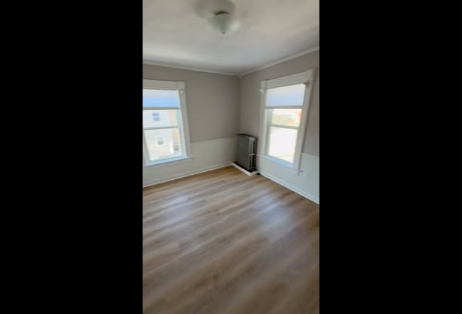 Females Seeking Female Roommate Main Photo