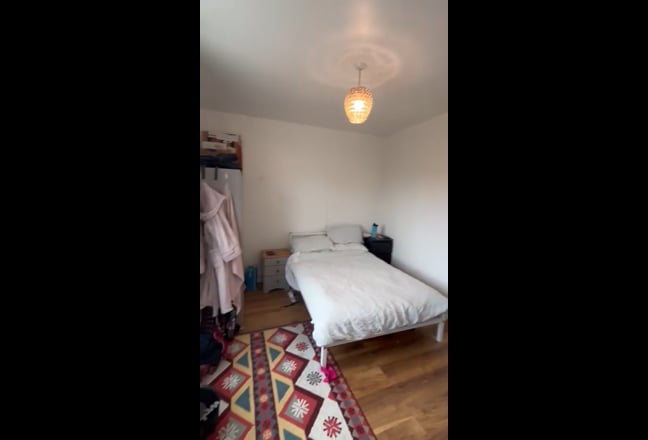 Bright double room in friendly flat-Bills included Main Photo