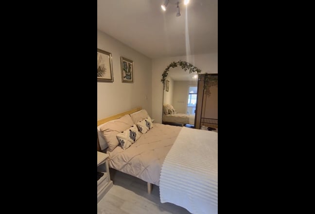 Modern private suite.  Main Photo