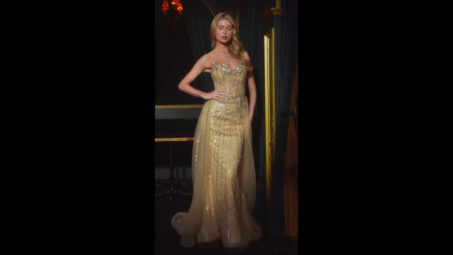 Vestido Longo Tomara que Caia Sereia com Strass, Capa de Tule e Corset com Barbatanas e Brilho Verde