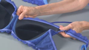 Gummi am Dekolleté annähen