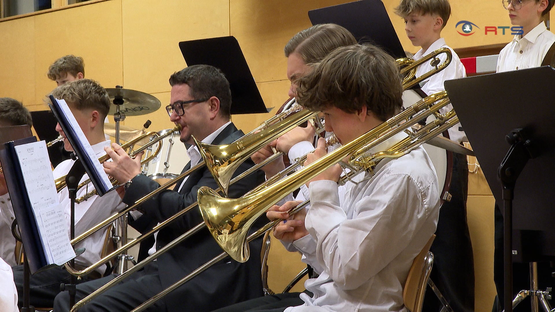 fruehlingsklaenge-auf-der-buehne-konzert-des-missionsgymnasiums-st-rupert
