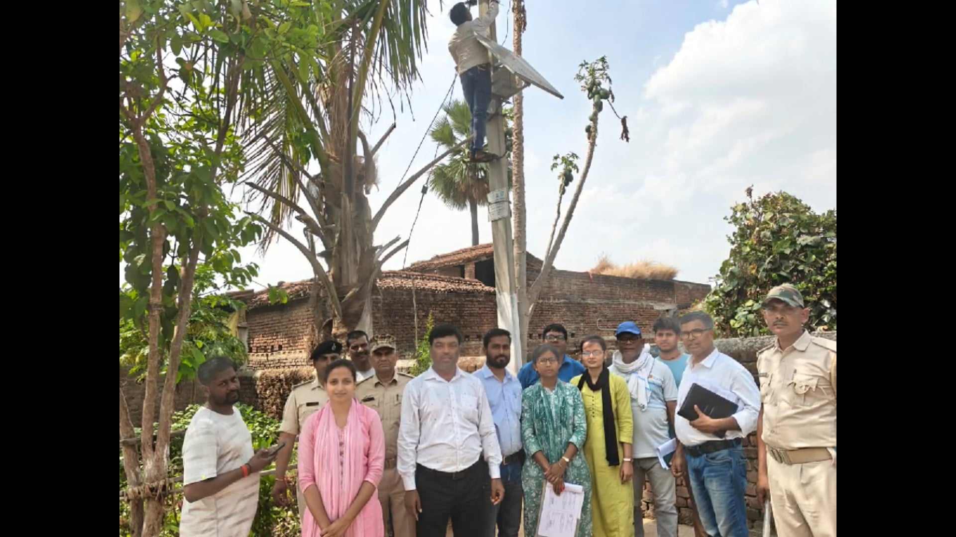 बिजली वसूली अभियान में 10 उपभोक्ताओं को काटा गया कनेक्शन