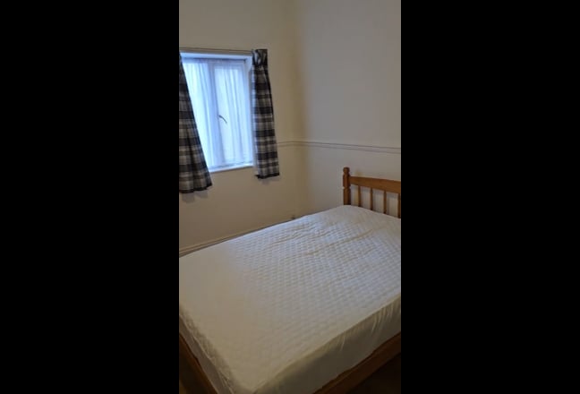 Large Double  Room &pound;550 PCM Incl Bills plus Intern Main Photo