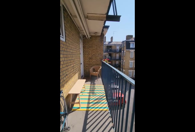 Long-Term Female Flat in Hackney Main Photo