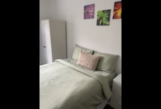 Room with balcony available in {Notting Hill}  Main Photo