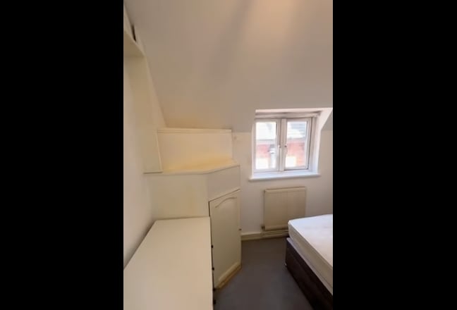 Fully furnished room close to town  Main Photo