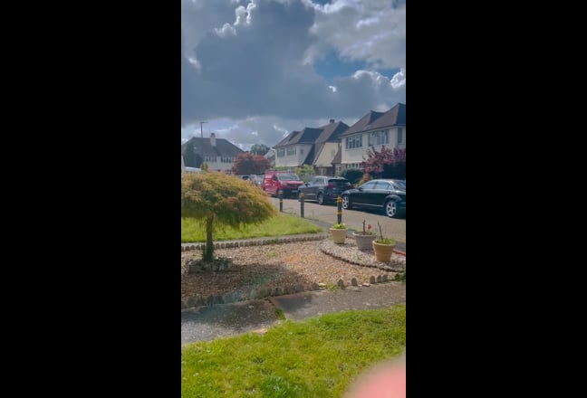 Motspur Park airy room in quiet cul de sac  Main Photo