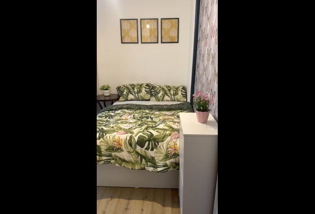 Comfortable En-Suite Room  Main Photo