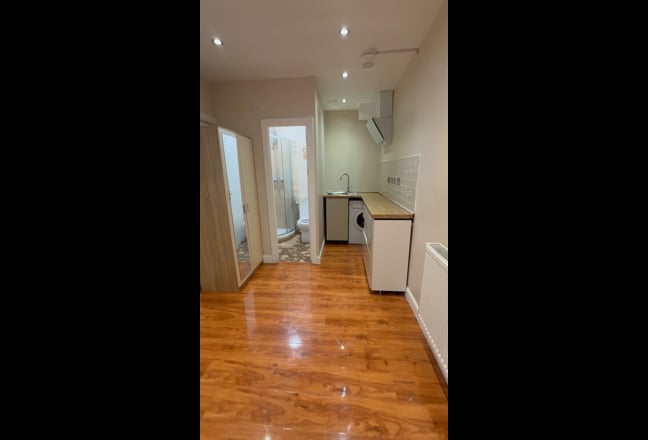 2 Double Room Available  Main Photo