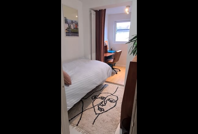 Beautiful, Warm Home with Two Lovely Rooms to Rent Main Photo