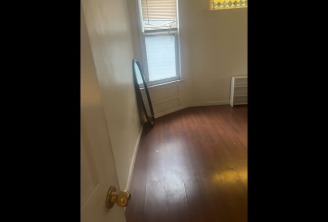 Huge studio size room all included bill  Main Photo