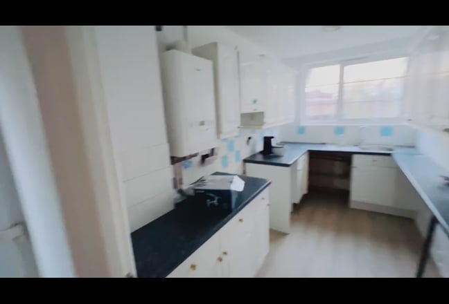 Double room close to upney station Main Photo