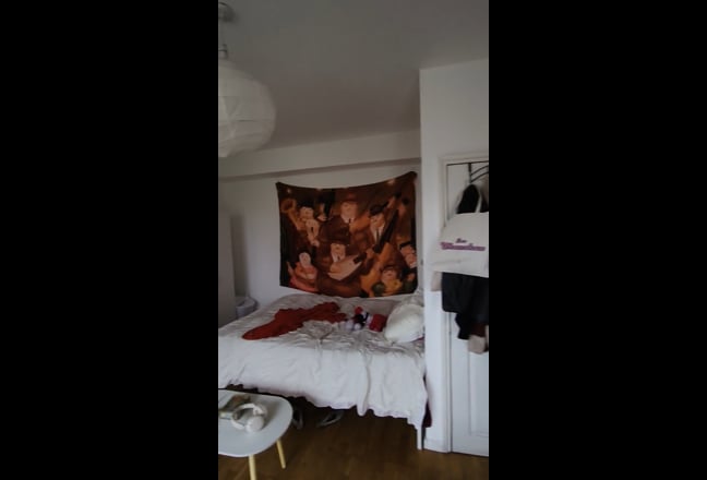 Home (room) in front of beautiful park :) Main Photo