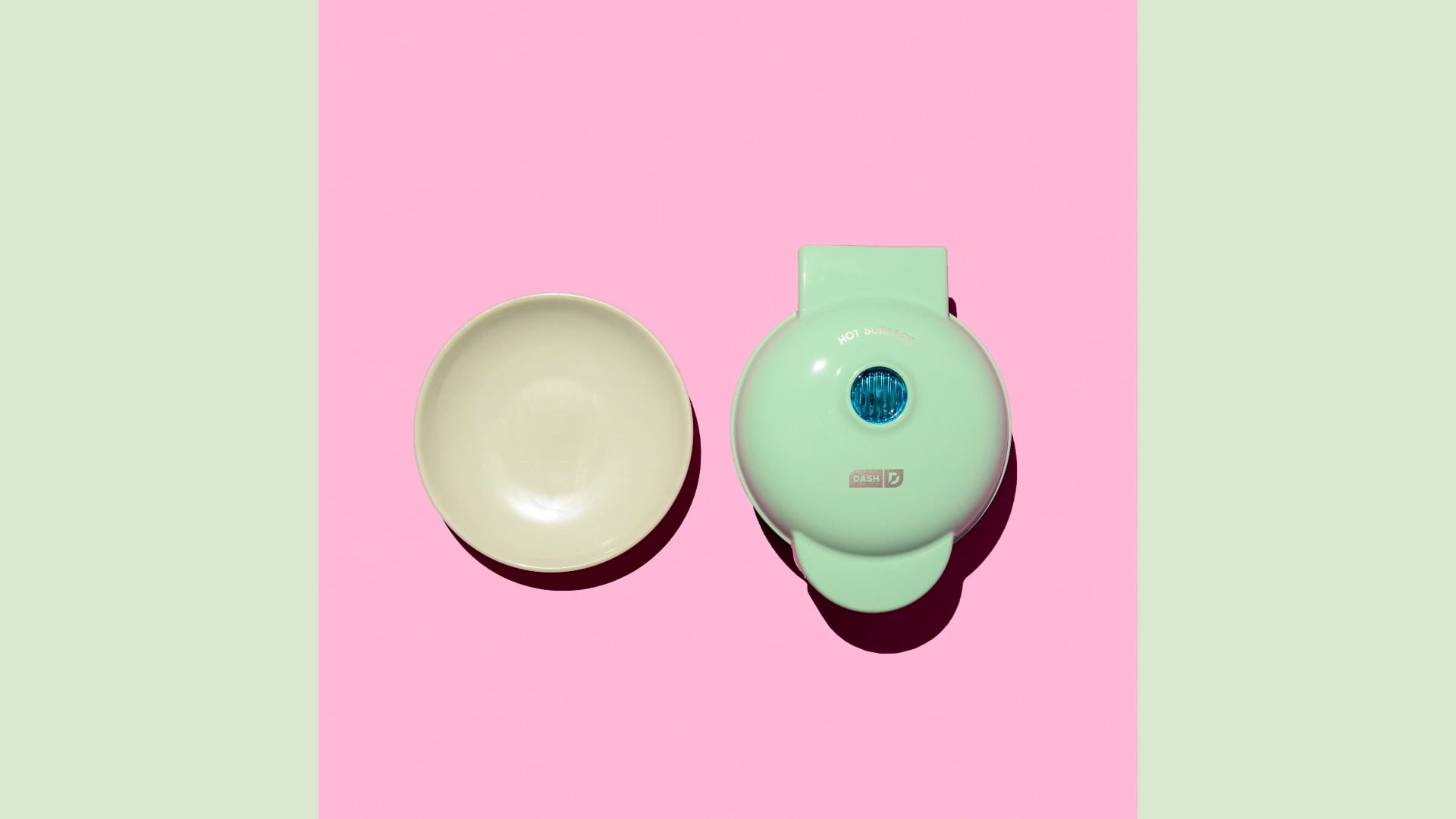 dash_mini_waffle_maker_stop_motion_animation multicolor