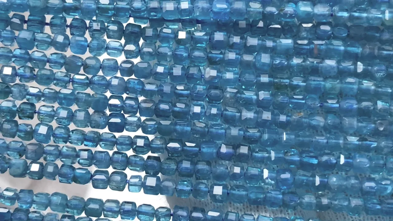 ネオンブルーアパタイト キューブカット2×2×2mm 1連｜天然石ビーズの卸