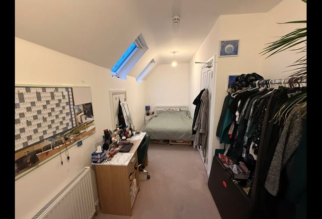 Large double bedroom, good storage ALL BILLS Inclu Main Photo