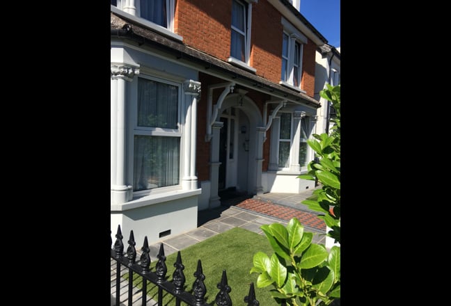 Quaint Studio in Million &pound; house Main Photo