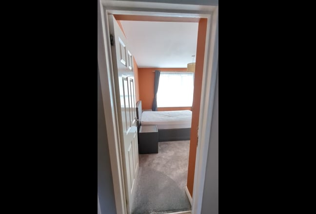 Spacious Ensuite Room with Underfloor Heating  Main Photo