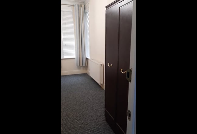 Lovely spacious double bedroom  in Westcliff  Main Photo