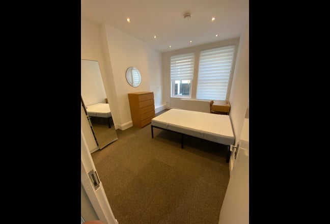 Spacious Double in a quiet flat, bills inc Main Photo