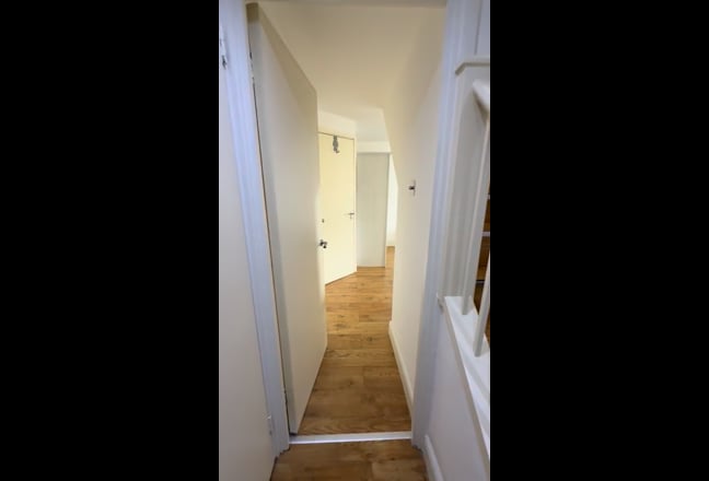 Large, bright ensuite by St Katherine Docks Main Photo