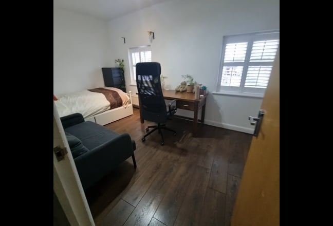 Spacious Double Room in Beautiful Home   Main Photo