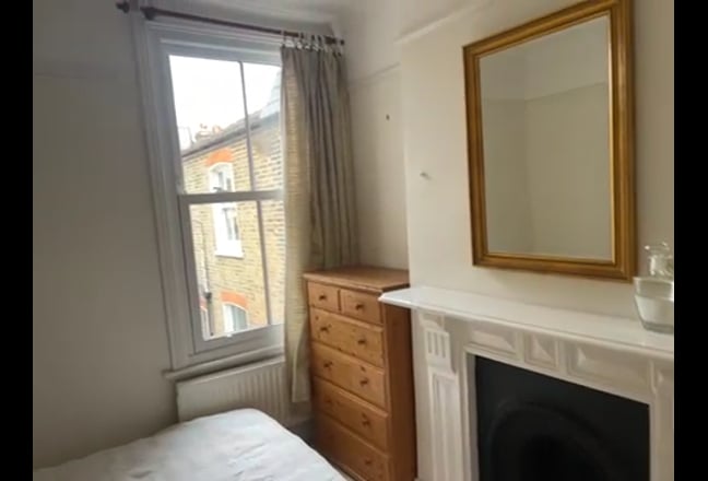 Bright Double Room in very Homely 3-Bed House Main Photo