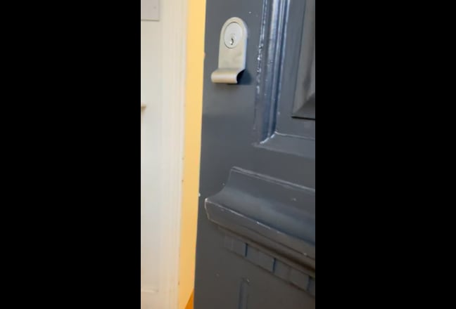 Exclusive large bedroom with victorian fireplace Main Photo