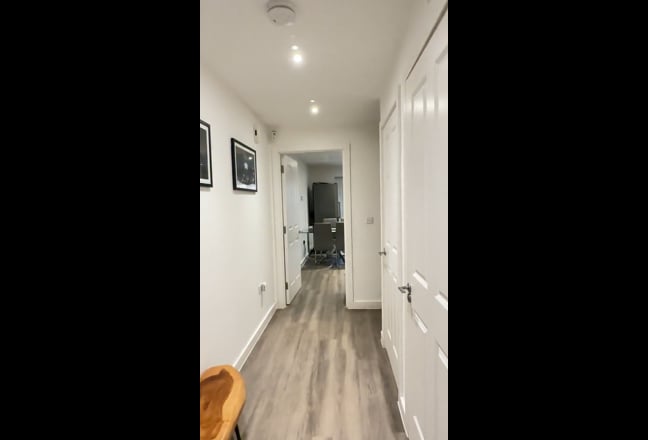 Double room, full sky TV, movies, private parking Main Photo