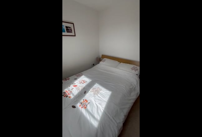 Quiet double room, private bathroom and parking. Main Photo