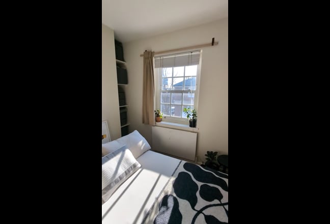 Stylish Double Room off Mare St (unfurnished) Main Photo