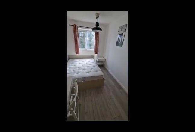 🏠 Room on Caledonian Road – April Move-in Main Photo