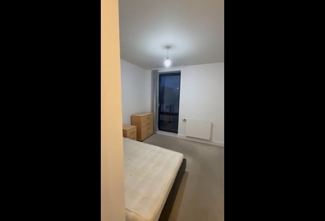 One room en-suite  avail in a two bed apartment  Main Photo