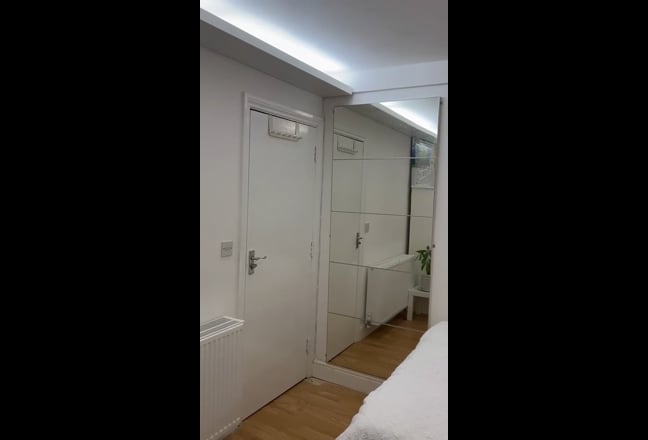 Studio Flat to Let in Edgware-&pound;975/month incl.bill Main Photo