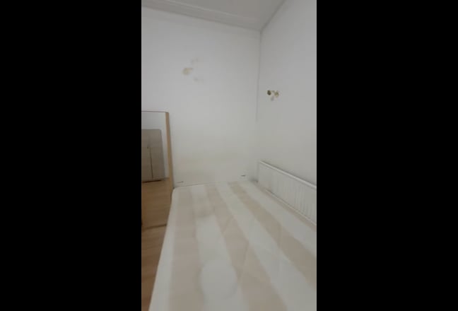 1 Double Bedroom to rent for 4 bedroom share house Main Photo