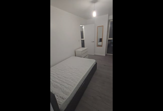 Spacious Double Room in Modern 3-Bed Apartment Main Photo