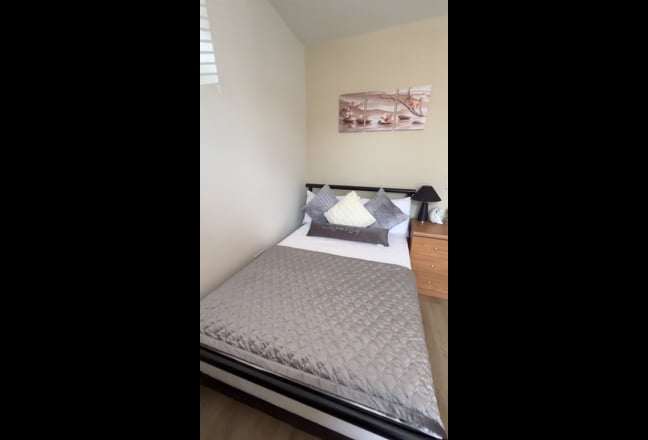 Recently Renovated Double Rooms,  inc Bills Main Photo