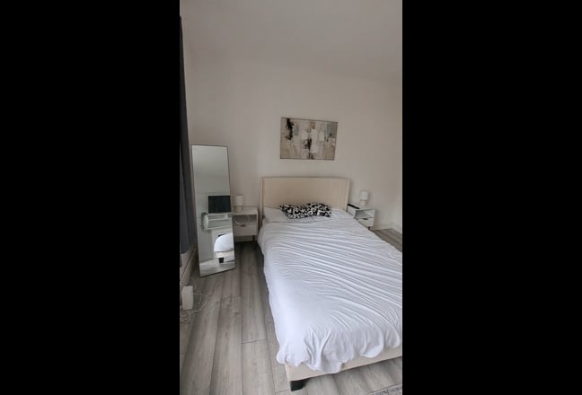 🏡 Master Room E1 – Available from May 📅 Main Photo